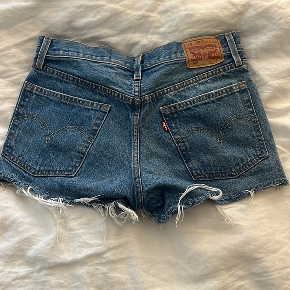 Levi’s 501 Shorts Women’s Size 26 - Picture 2 of 6